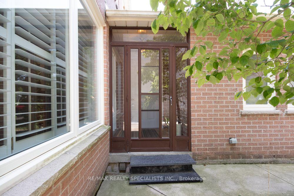 Photo 8 of 358 Erin Street, Oakville, Falgarwood — HOMEH