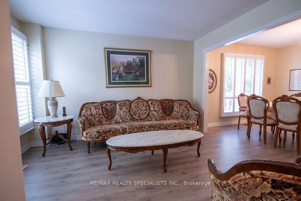 Photo 14 of 358 Erin Street, Oakville, Falgarwood — HOMEH