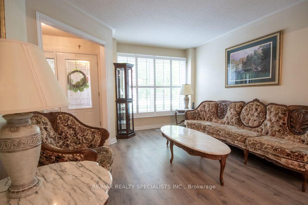 Photo 13 of 358 Erin Street, Oakville, Falgarwood — HOMEH