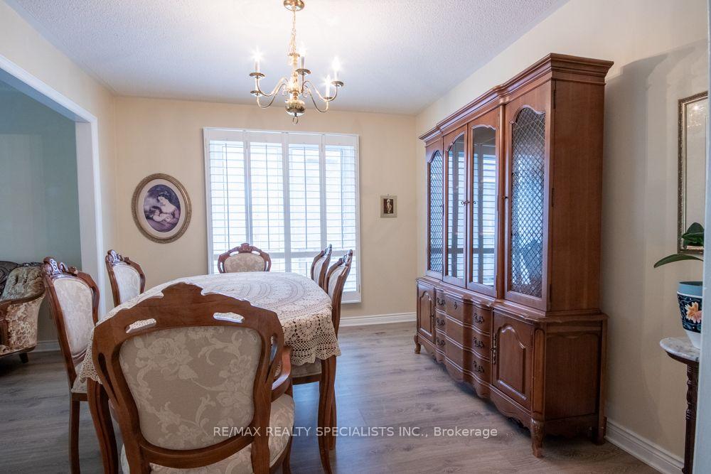 Photo 17 of 358 Erin Street, Oakville, Falgarwood — HOMEH
