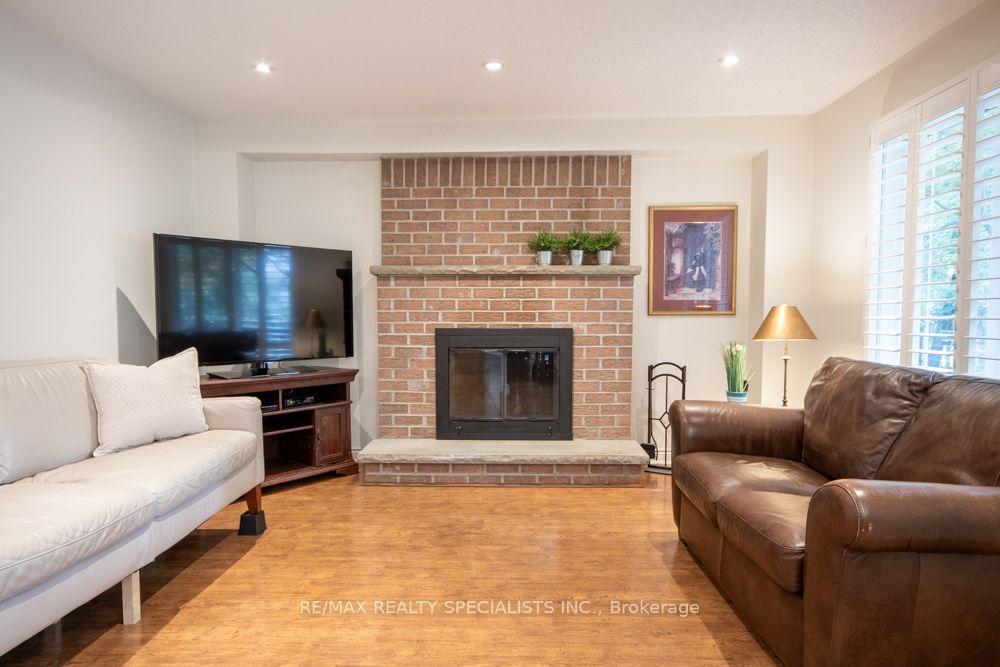 Photo 20 of 358 Erin Street, Oakville, Falgarwood — HOMEH