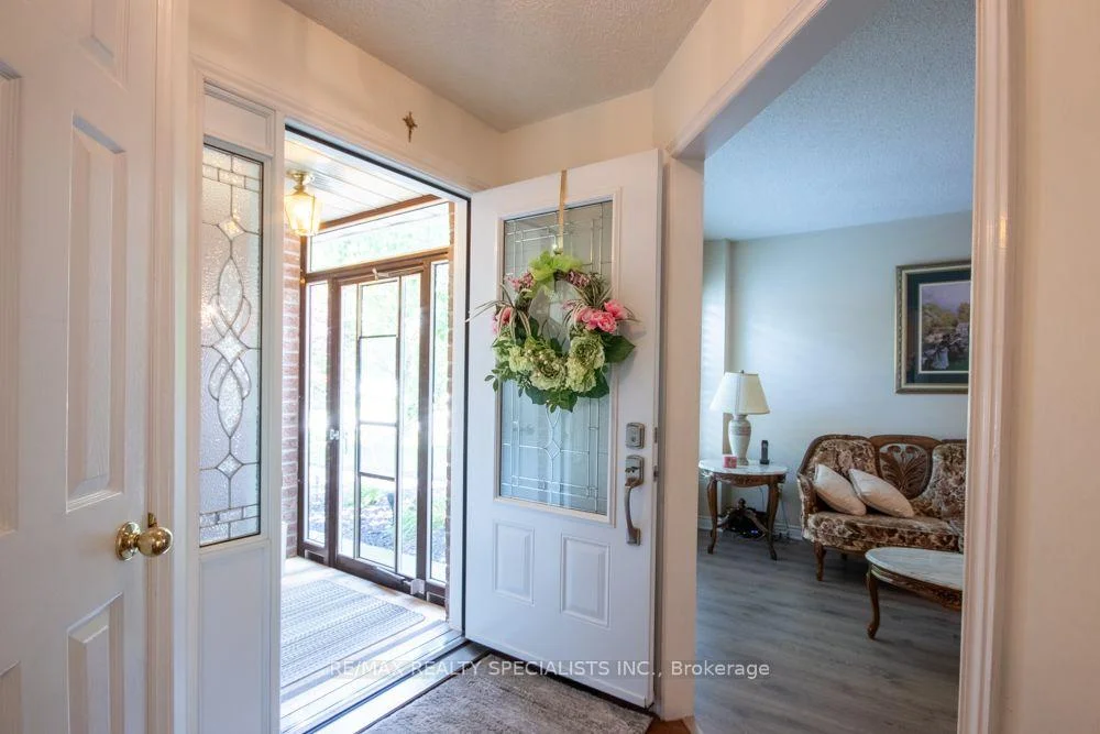 Photo 4 of 358 Erin Street, Oakville, Falgarwood — HOMEH