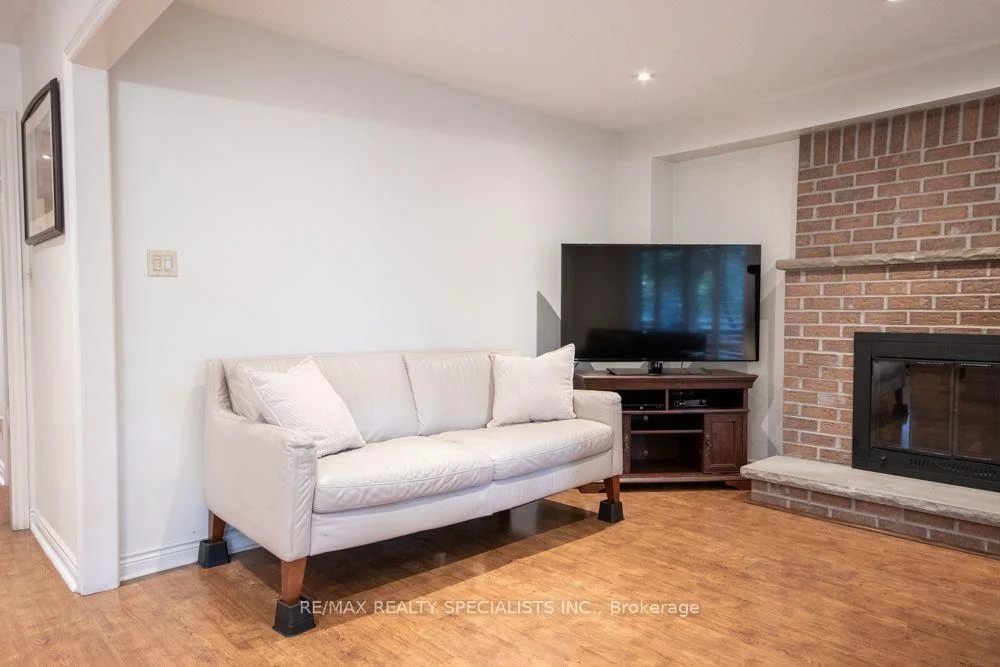 Photo 19 of 358 Erin Street, Oakville, Falgarwood — HOMEH