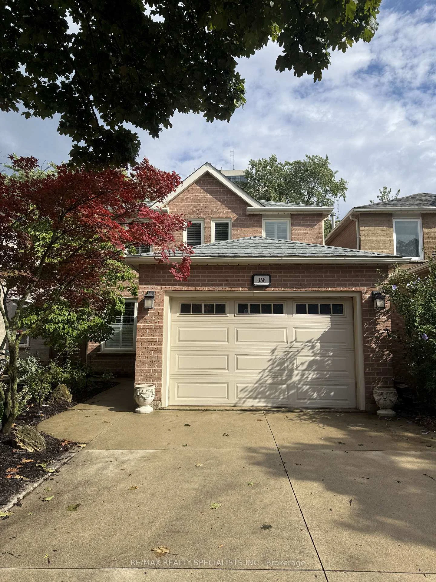 Photo 5 of 358 Erin Street, Oakville, Falgarwood — HOMEH