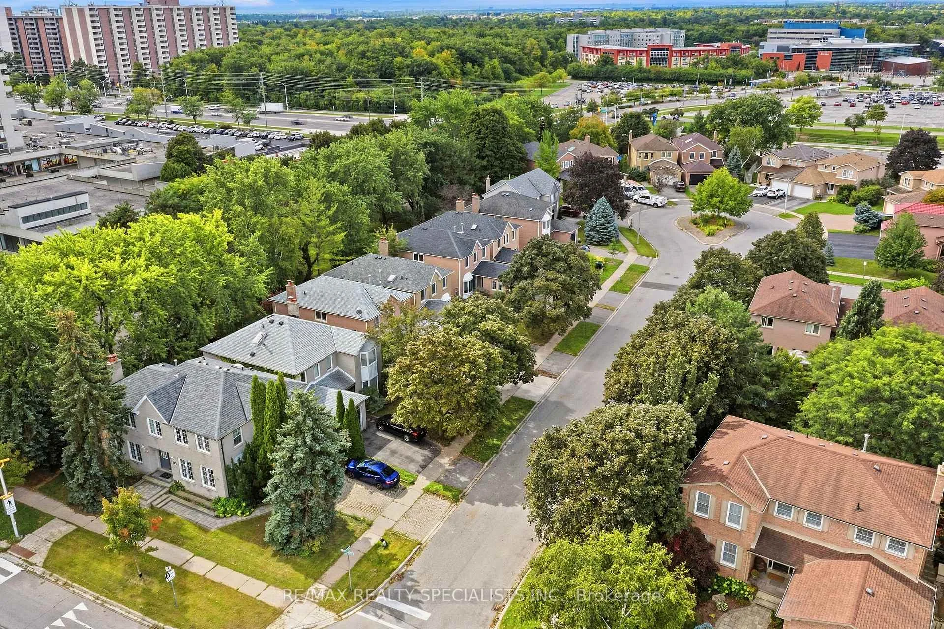 Photo 7 of 358 Erin Street, Oakville, Falgarwood — HOMEH