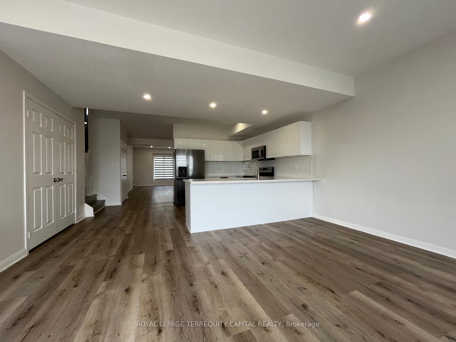 Photo 2 of Unit Upper, 343 Edgehill Drive, Barrie, Edgehill Drive — HOMEH