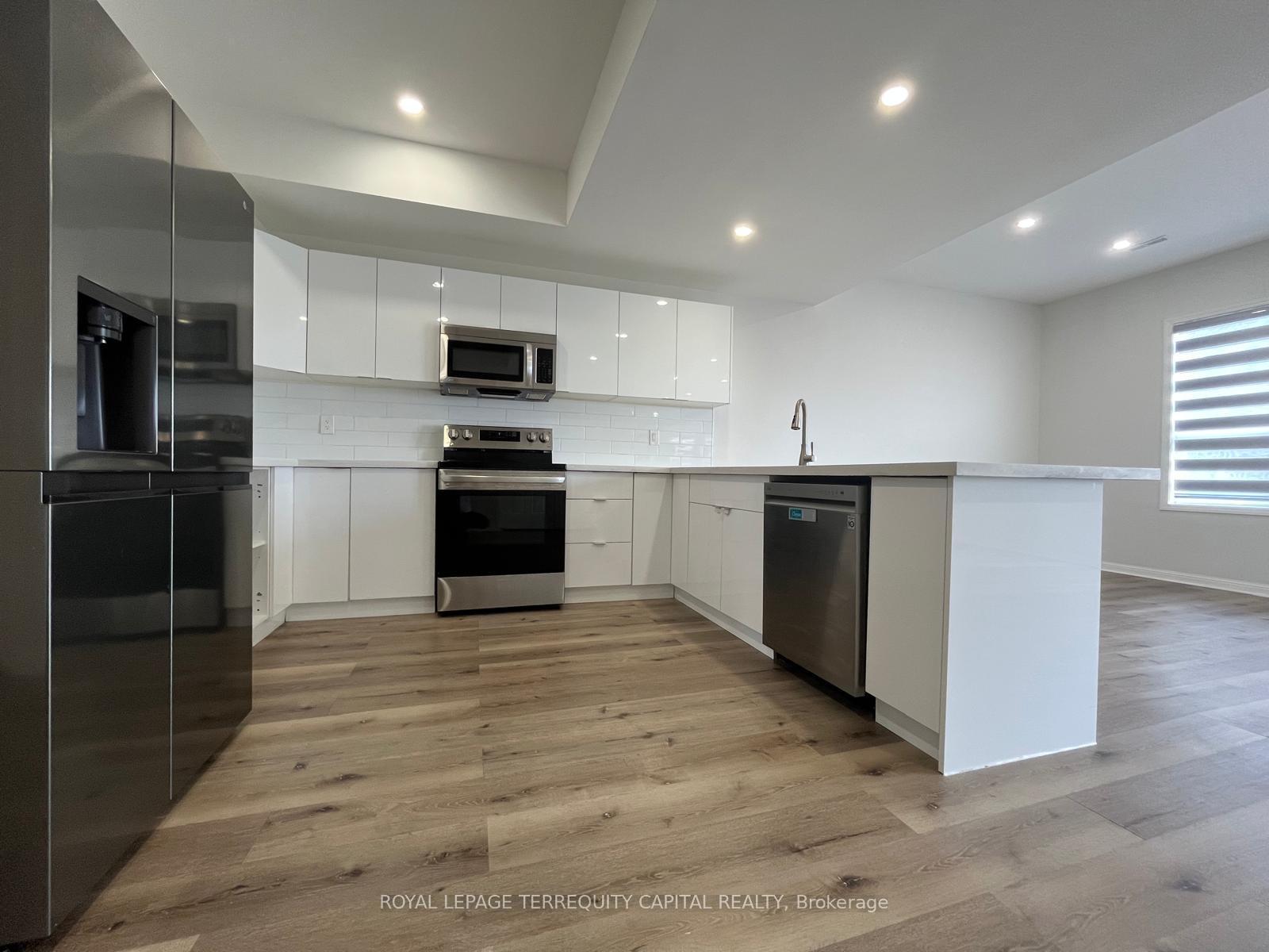 Photo 3 of Unit Upper, 343 Edgehill Drive, Barrie, Edgehill Drive — HOMEH