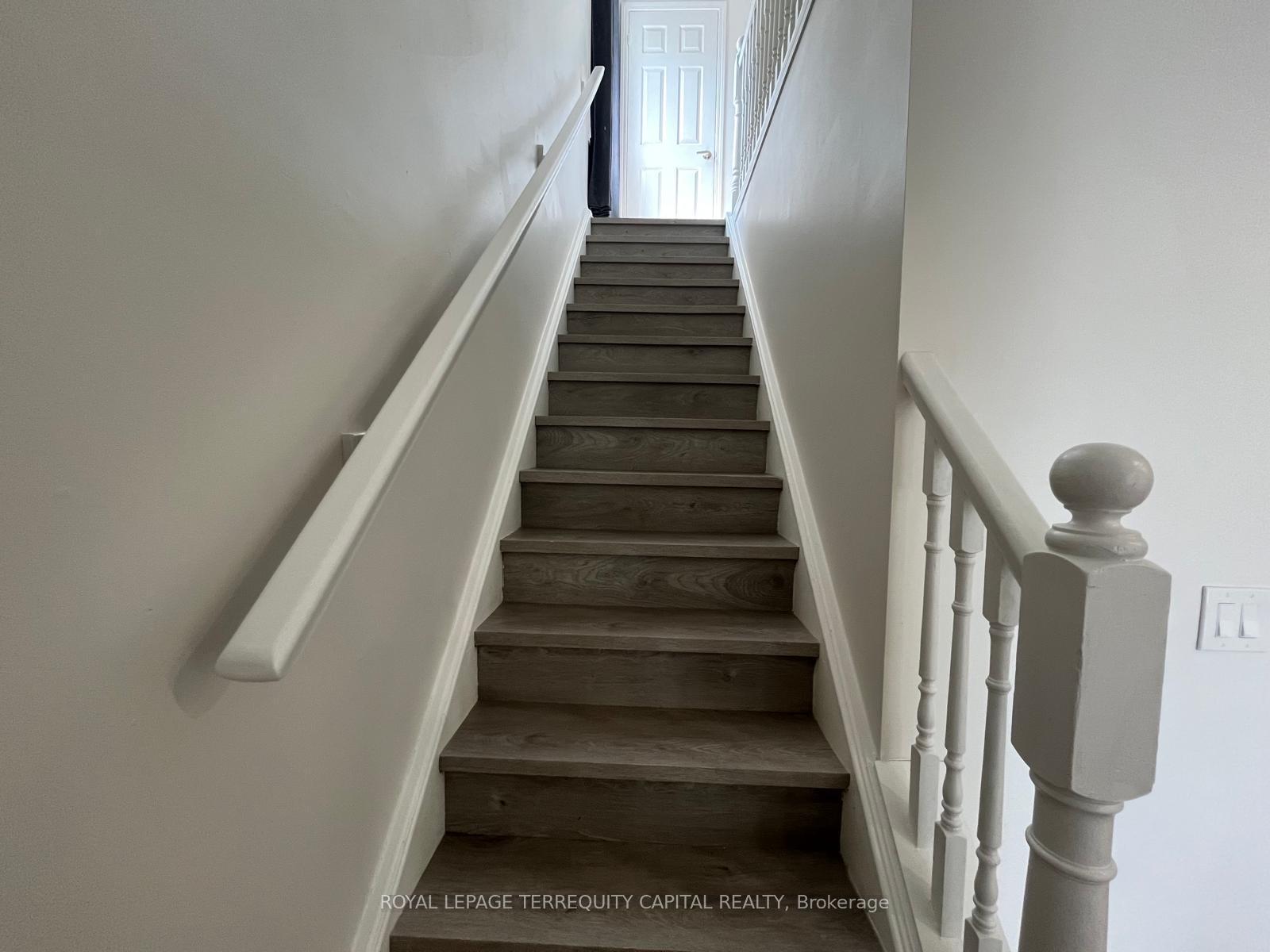 Photo 6 of Unit Upper, 343 Edgehill Drive, Barrie, Edgehill Drive — HOMEH