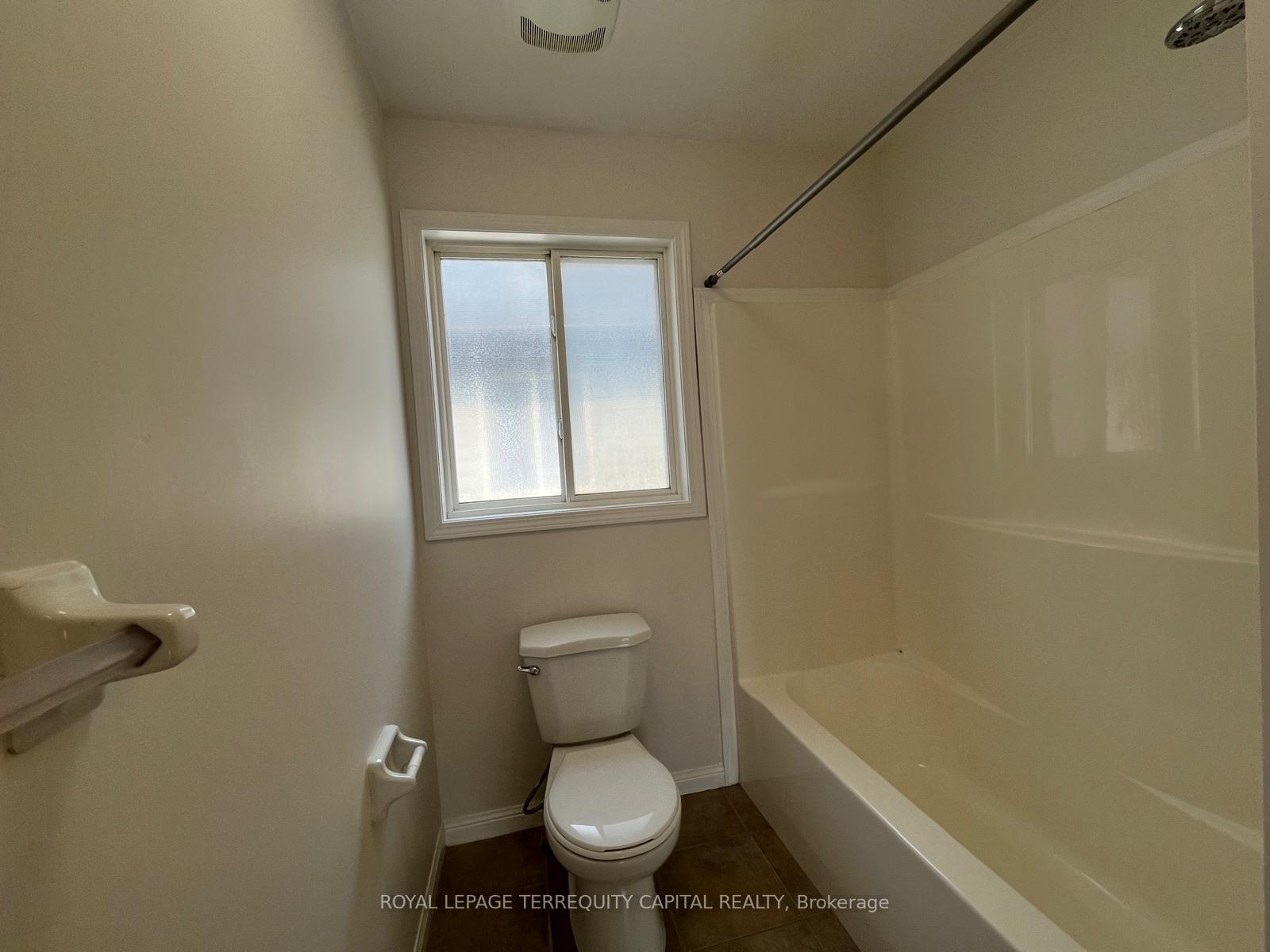 Photo 11 of Unit Upper, 343 Edgehill Drive, Barrie, Edgehill Drive — HOMEH