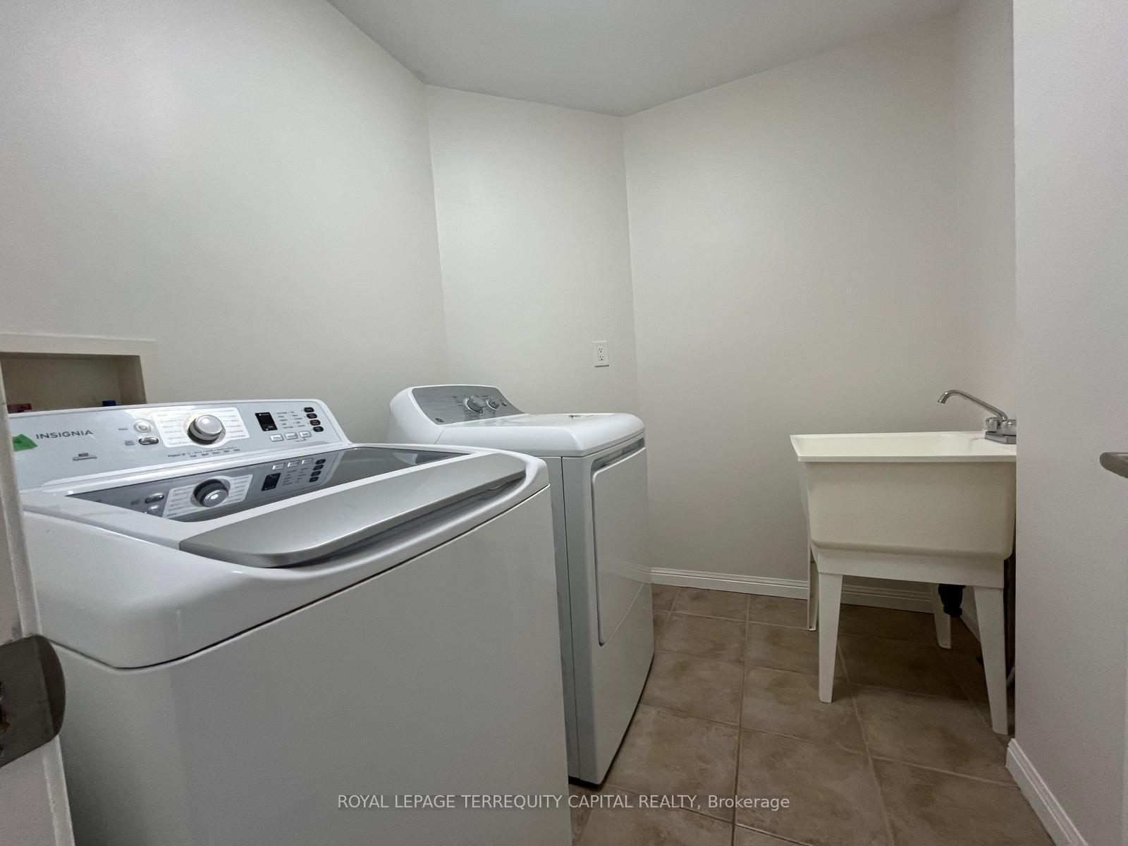 Photo 12 of Unit Upper, 343 Edgehill Drive, Barrie, Edgehill Drive — HOMEH