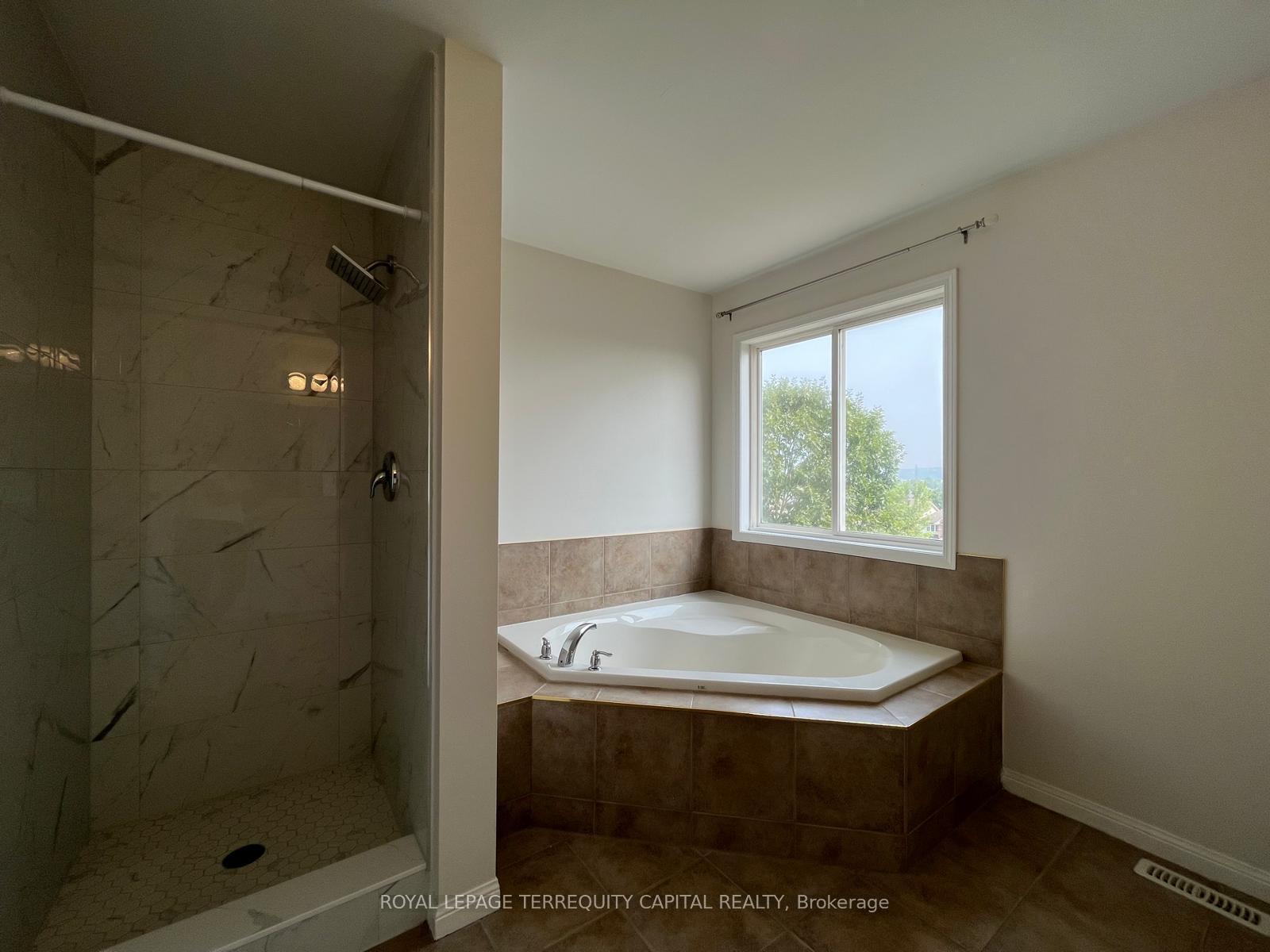 Photo 21 of Unit Upper, 343 Edgehill Drive, Barrie, Edgehill Drive — HOMEH
