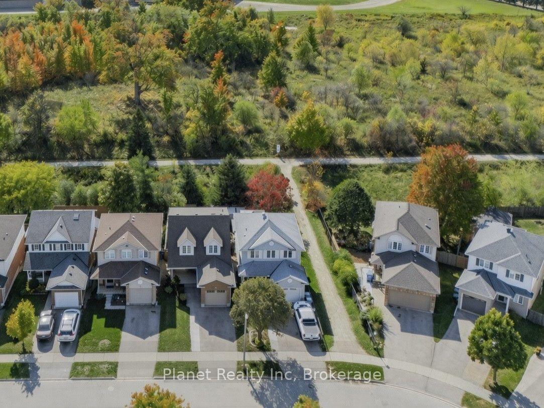 Photo 2 of 41 Boulder Crescent, Guelph, Clairfields/Hanlon Business Park — HOMEH