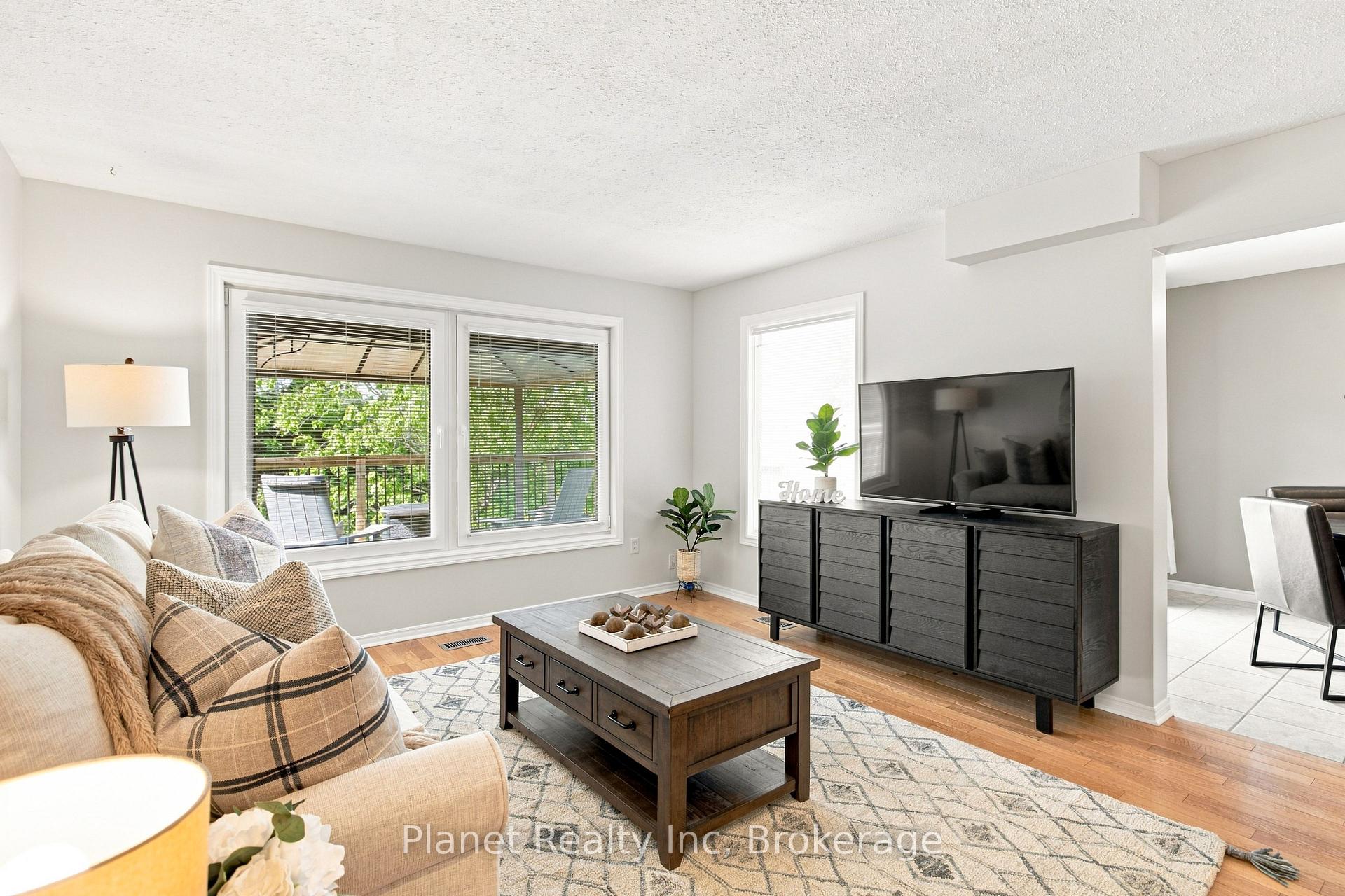 Photo 9 of 41 Boulder Crescent, Guelph, Clairfields/Hanlon Business Park — HOMEH