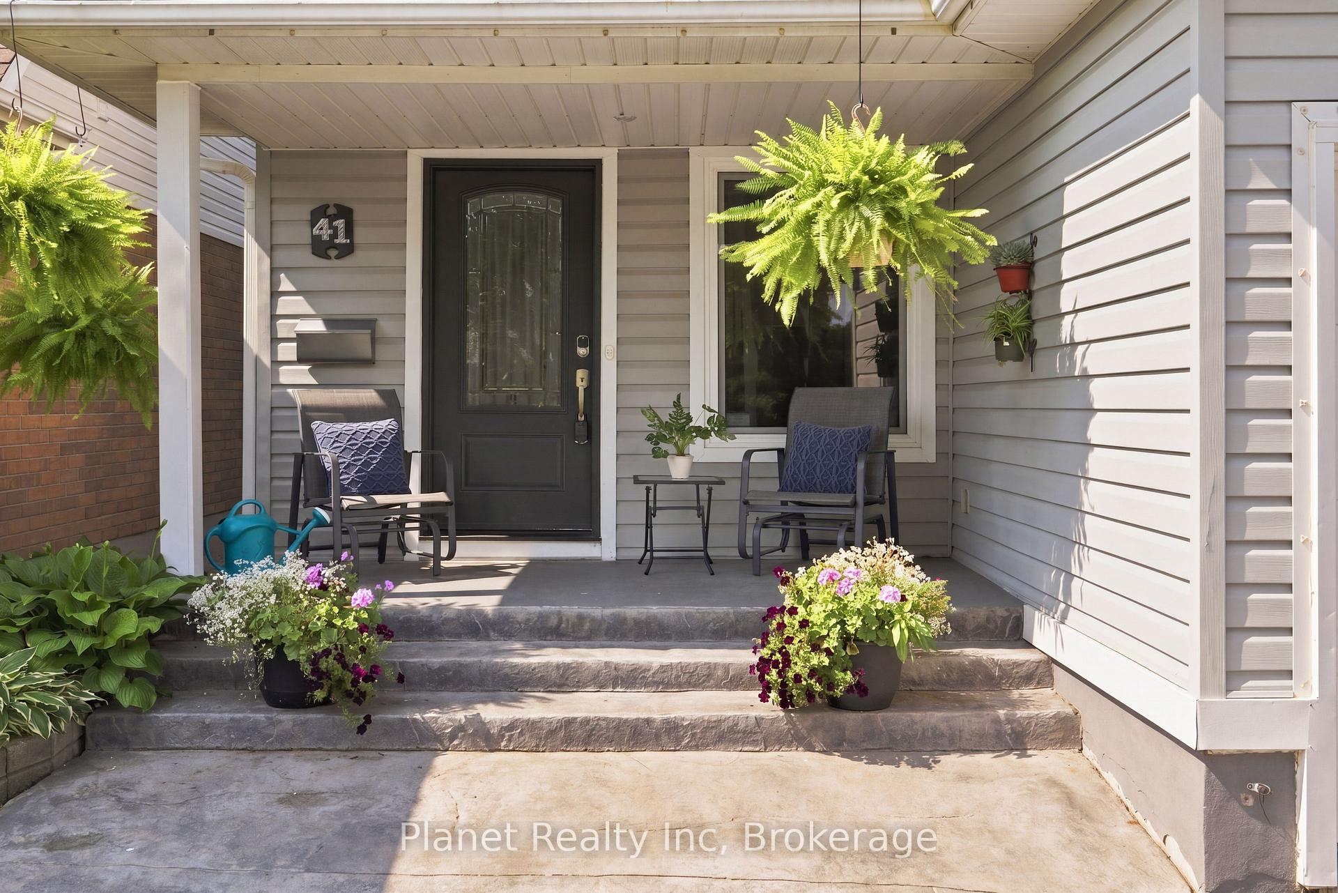 Photo 10 of 41 Boulder Crescent, Guelph, Clairfields/Hanlon Business Park — HOMEH