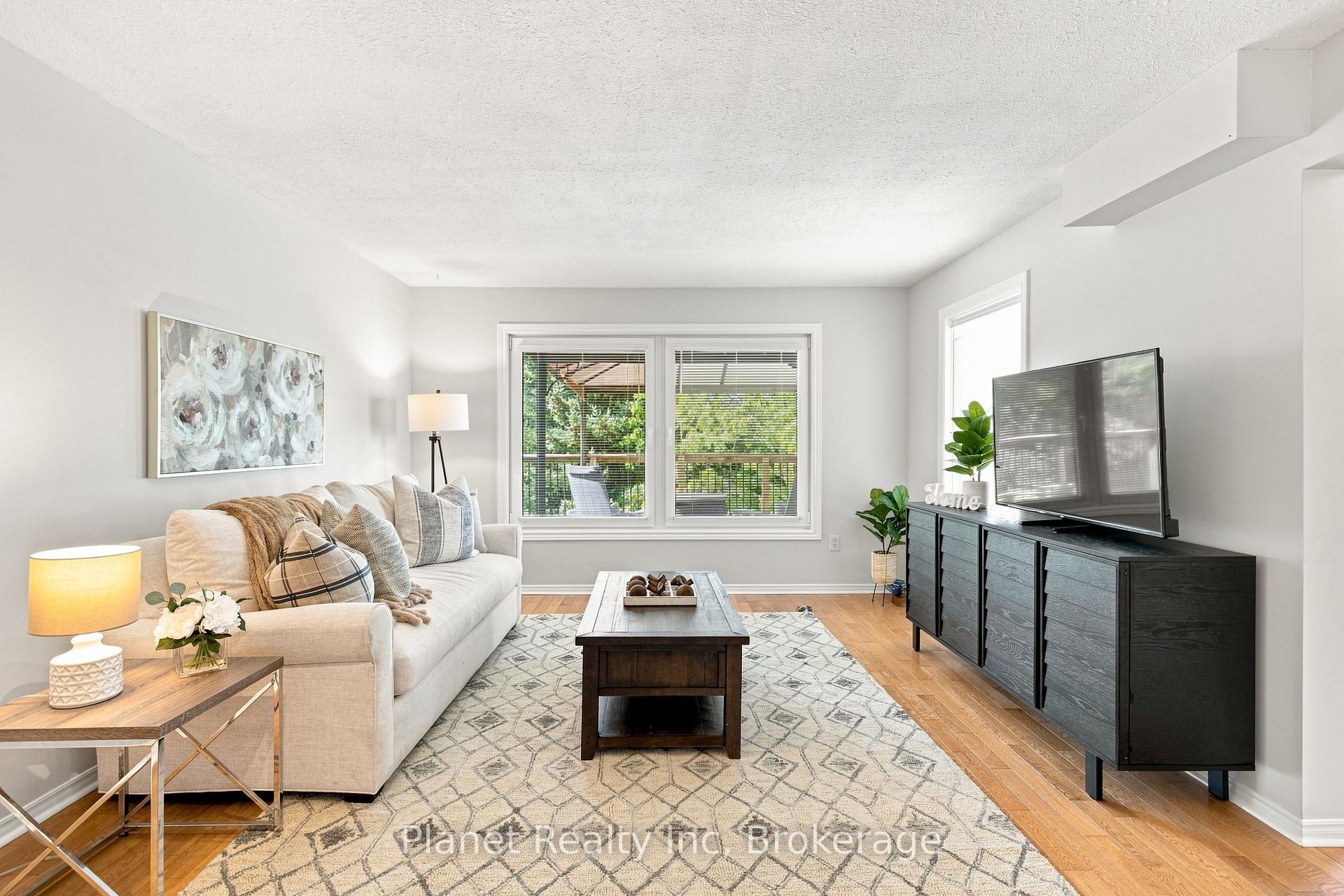 Photo 11 of 41 Boulder Crescent, Guelph, Clairfields/Hanlon Business Park — HOMEH