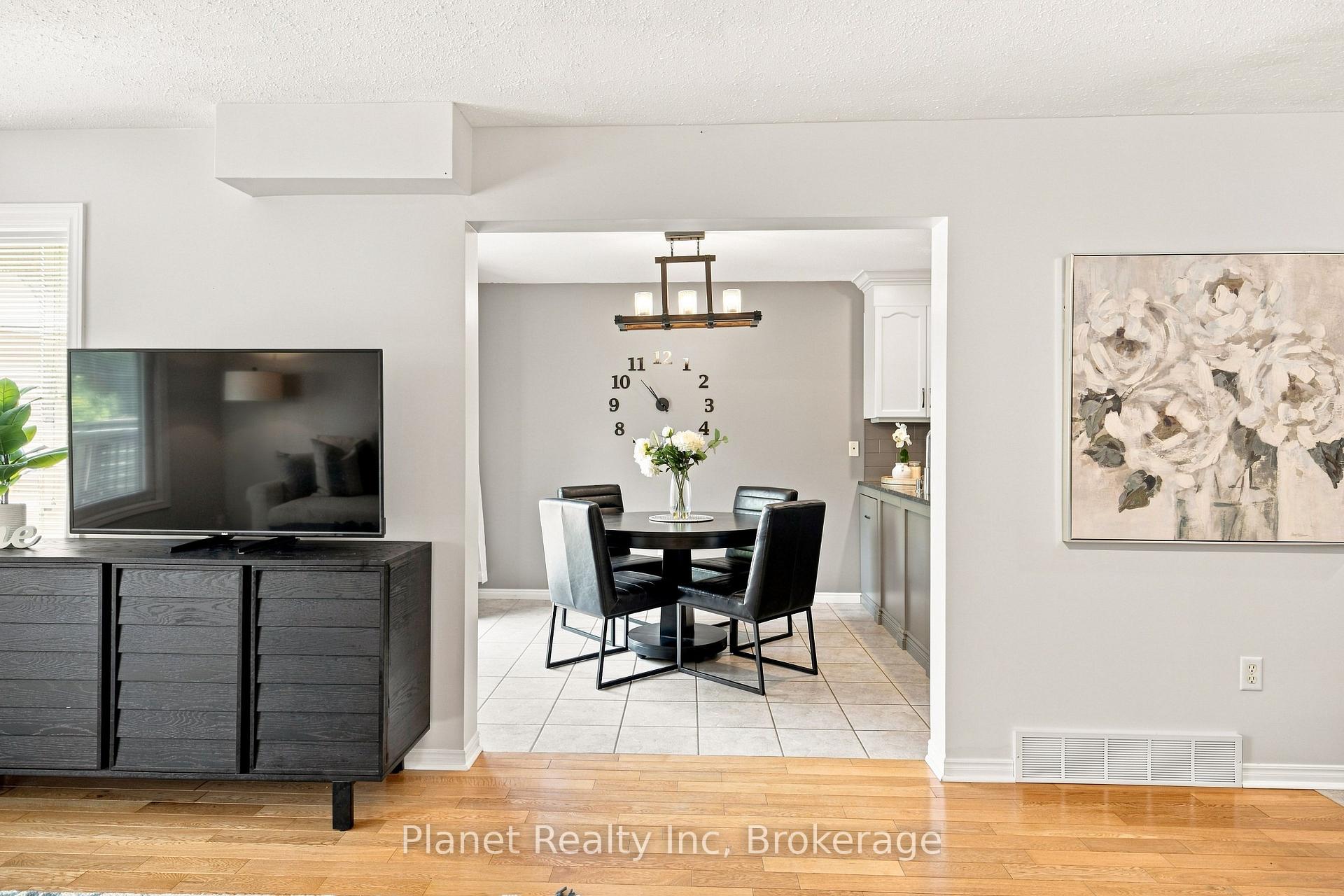 Photo 12 of 41 Boulder Crescent, Guelph, Clairfields/Hanlon Business Park — HOMEH