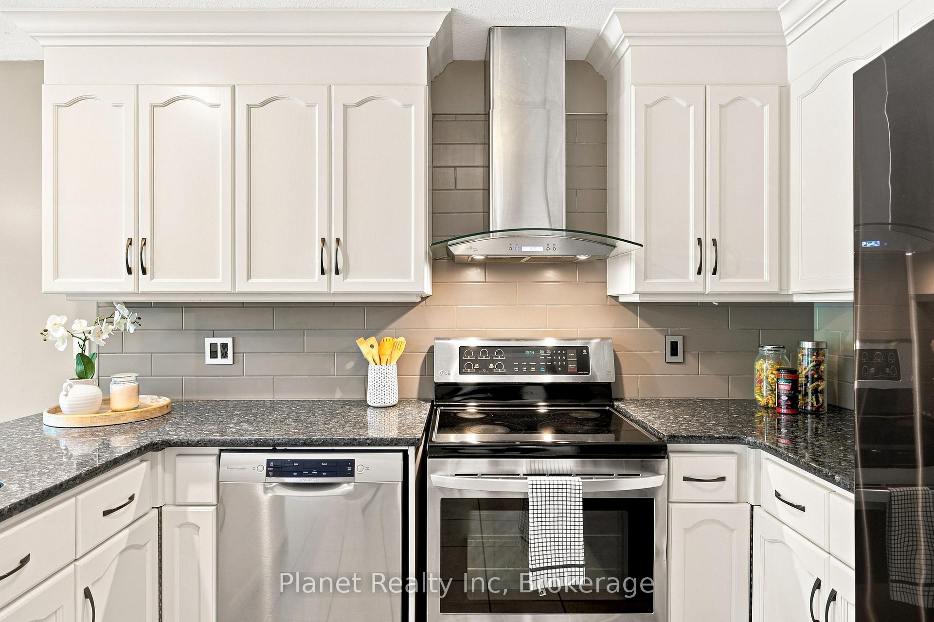 Photo 15 of 41 Boulder Crescent, Guelph, Clairfields/Hanlon Business Park — HOMEH
