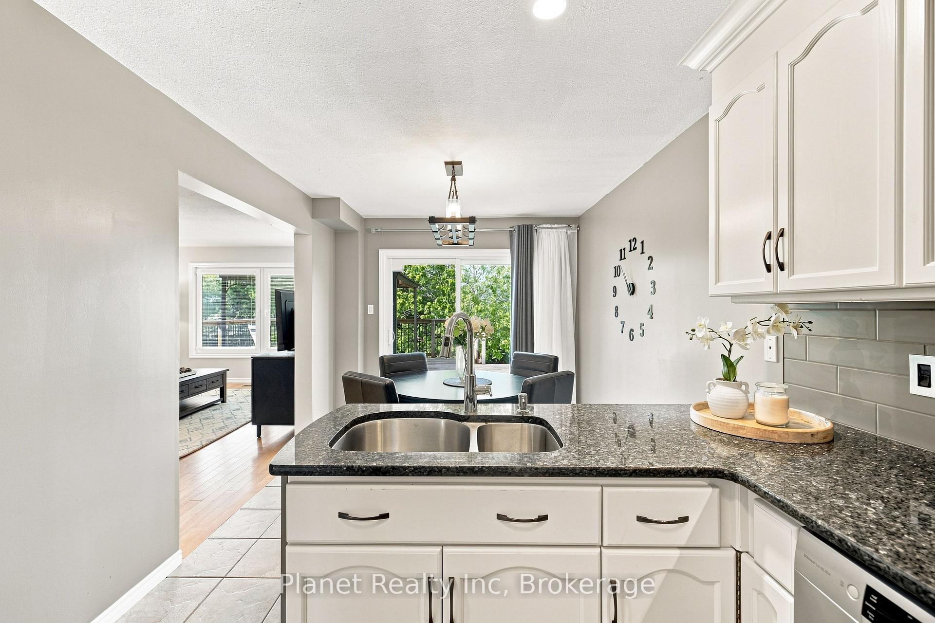 Photo 17 of 41 Boulder Crescent, Guelph, Clairfields/Hanlon Business Park — HOMEH