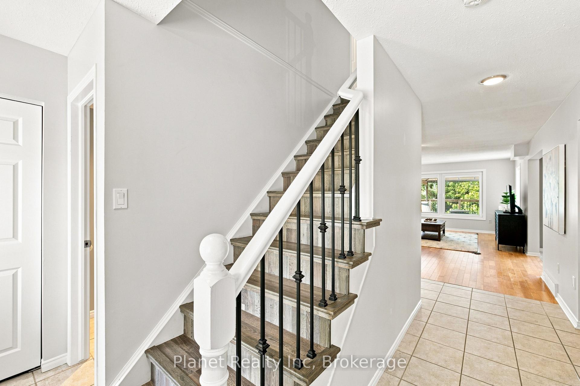Photo 20 of 41 Boulder Crescent, Guelph, Clairfields/Hanlon Business Park — HOMEH