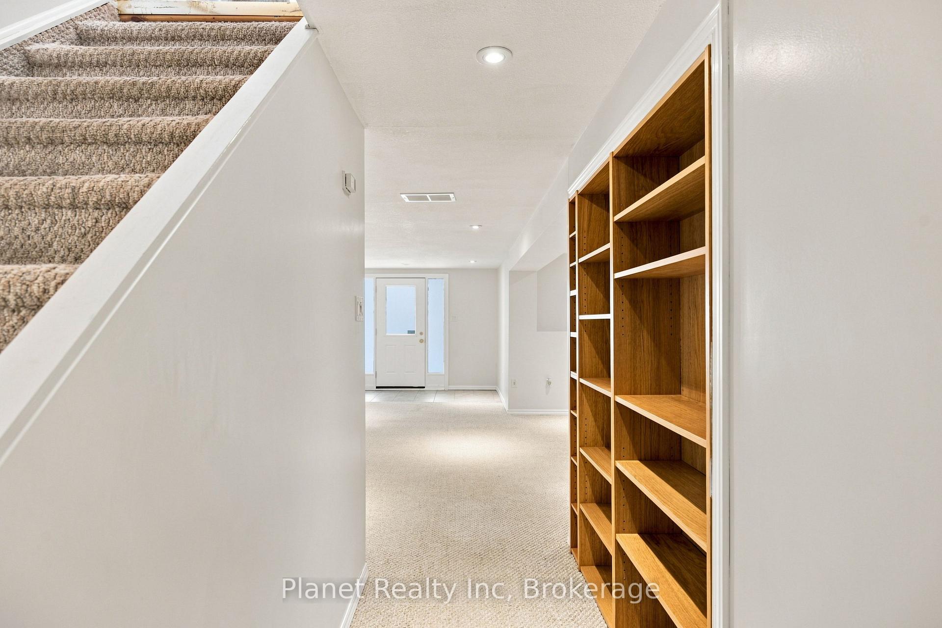 Photo 36 of 41 Boulder Crescent, Guelph, Clairfields/Hanlon Business Park — HOMEH