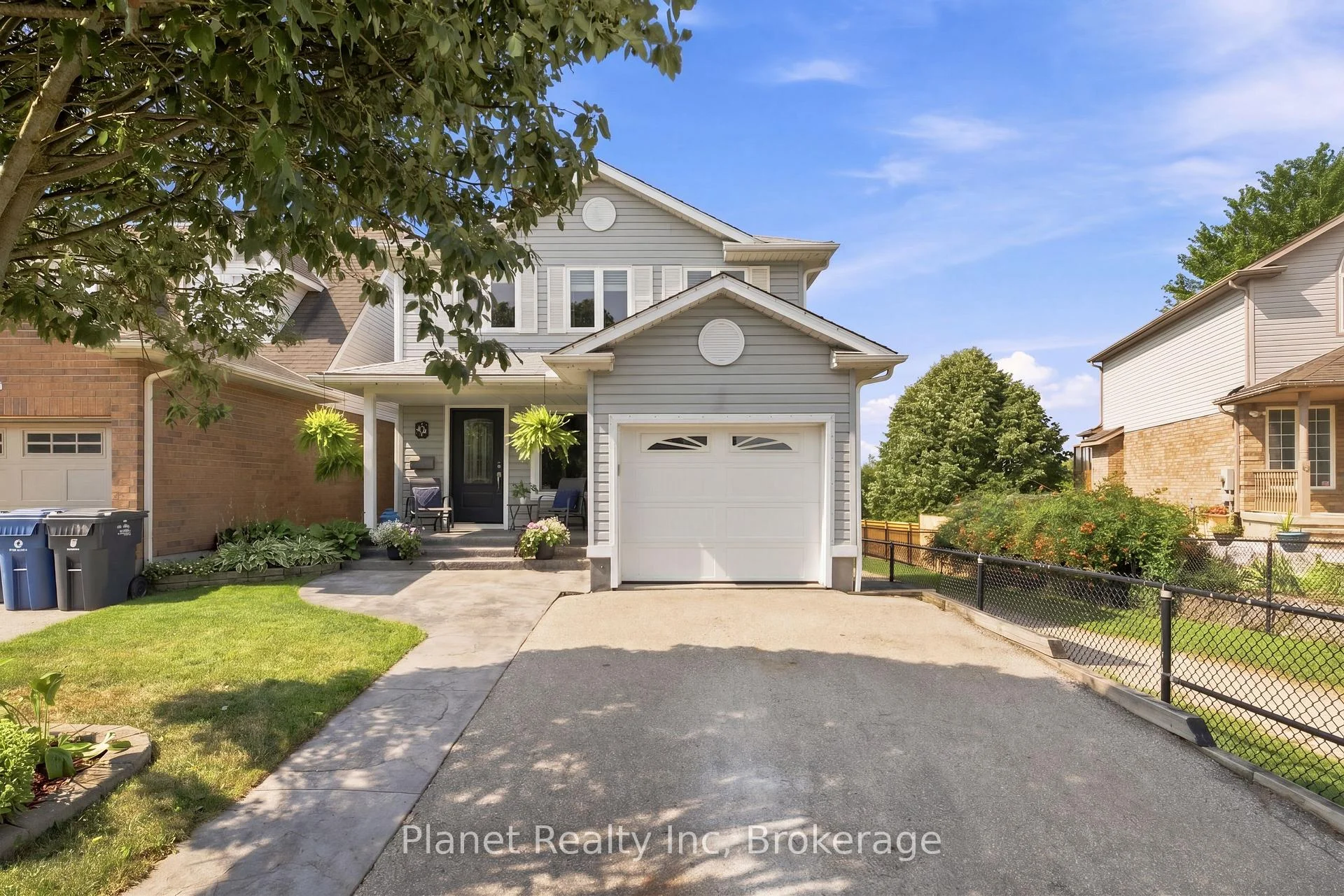 Photo 4 of 41 Boulder Crescent, Guelph, Clairfields/Hanlon Business Park — HOMEH
