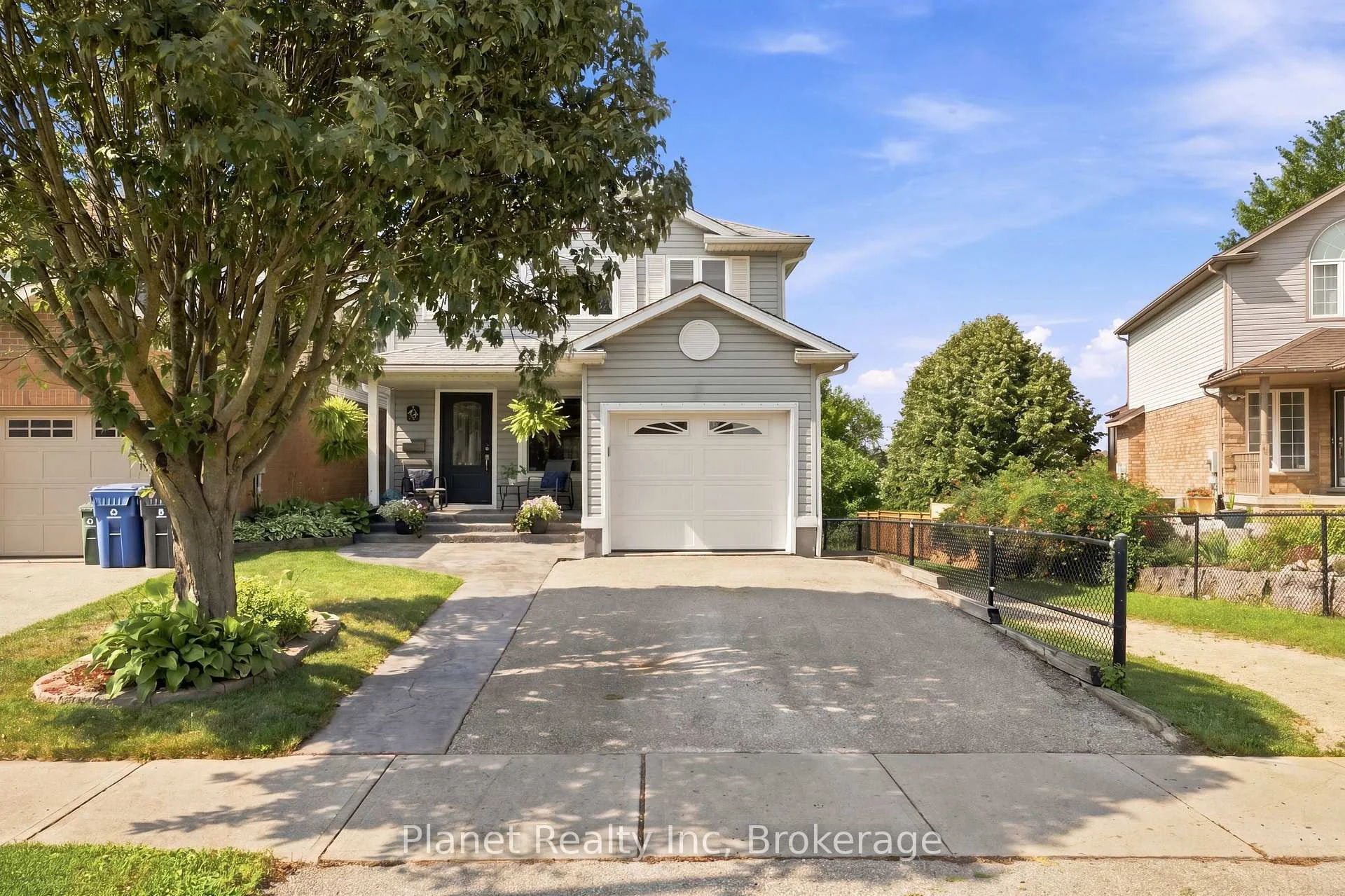 Photo 8 of 41 Boulder Crescent, Guelph, Clairfields/Hanlon Business Park — HOMEH