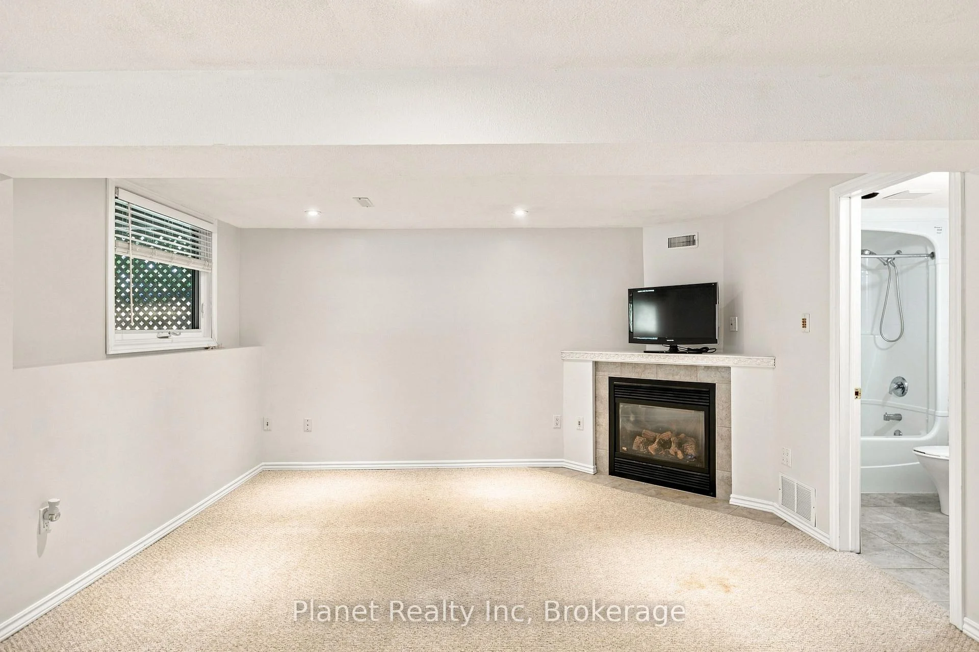 Photo 38 of 41 Boulder Crescent, Guelph, Clairfields/Hanlon Business Park — HOMEH