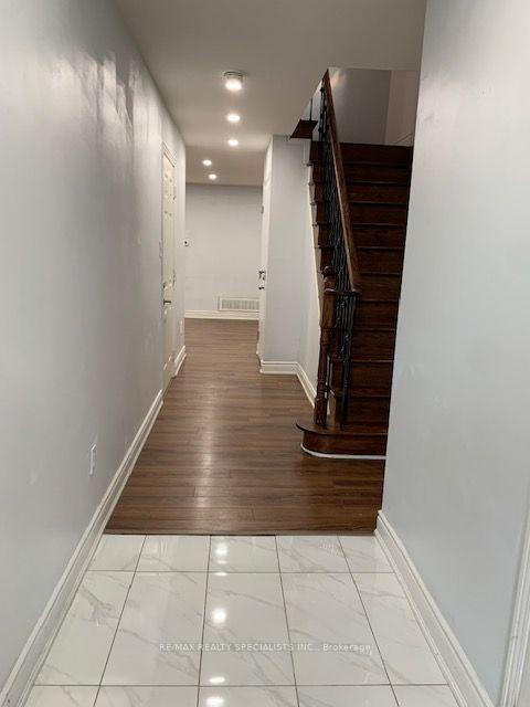 Photo 2 of 19 Belinda Drive, Brampton, Fletcher's Meadow — HOMEH