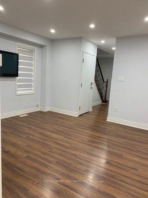 Photo 3 of 19 Belinda Drive, Brampton, Fletcher's Meadow — HOMEH