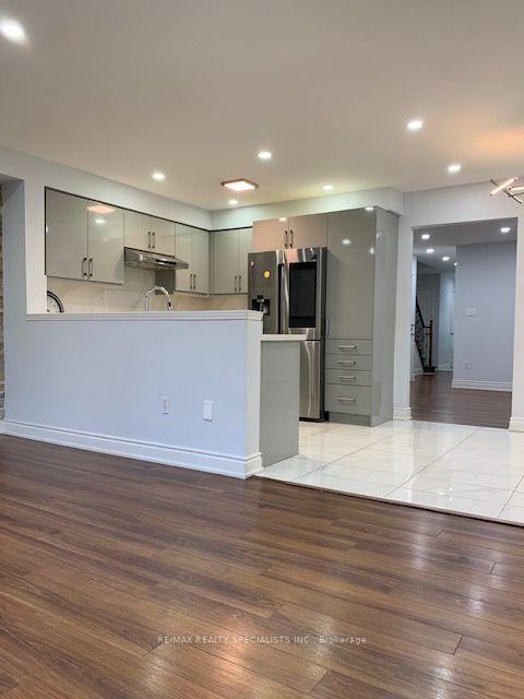 Photo 5 of 19 Belinda Drive, Brampton, Fletcher's Meadow — HOMEH