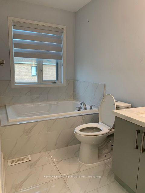 Photo 8 of 19 Belinda Drive, Brampton, Fletcher's Meadow — HOMEH