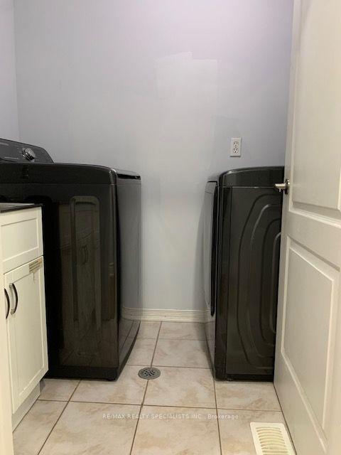 Photo 11 of 19 Belinda Drive, Brampton, Fletcher's Meadow — HOMEH