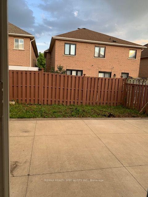Photo 15 of 19 Belinda Drive, Brampton, Fletcher's Meadow — HOMEH