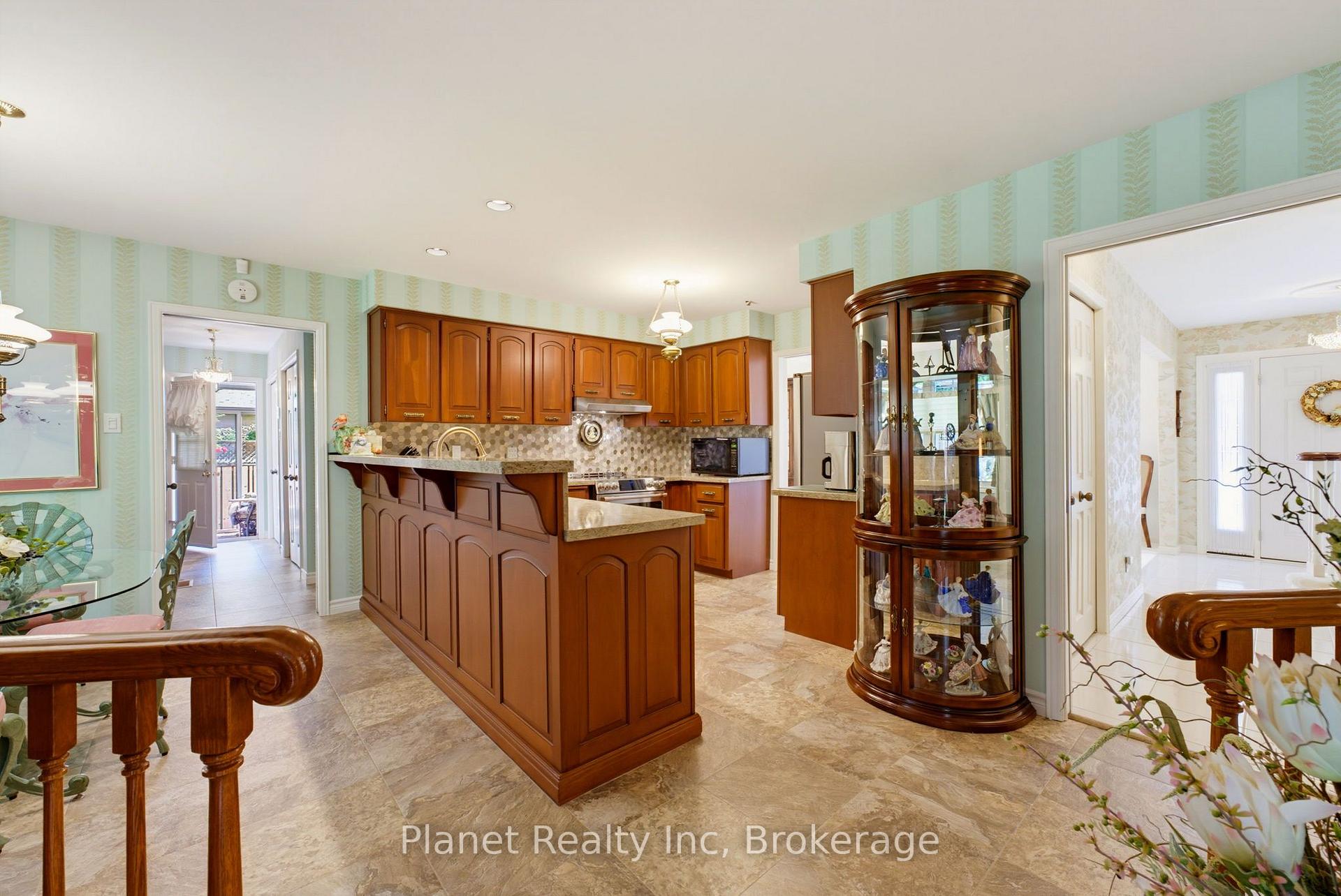 Photo 11 of 106 Thorndale Place, Waterloo, Maple Hills — HOMEH
