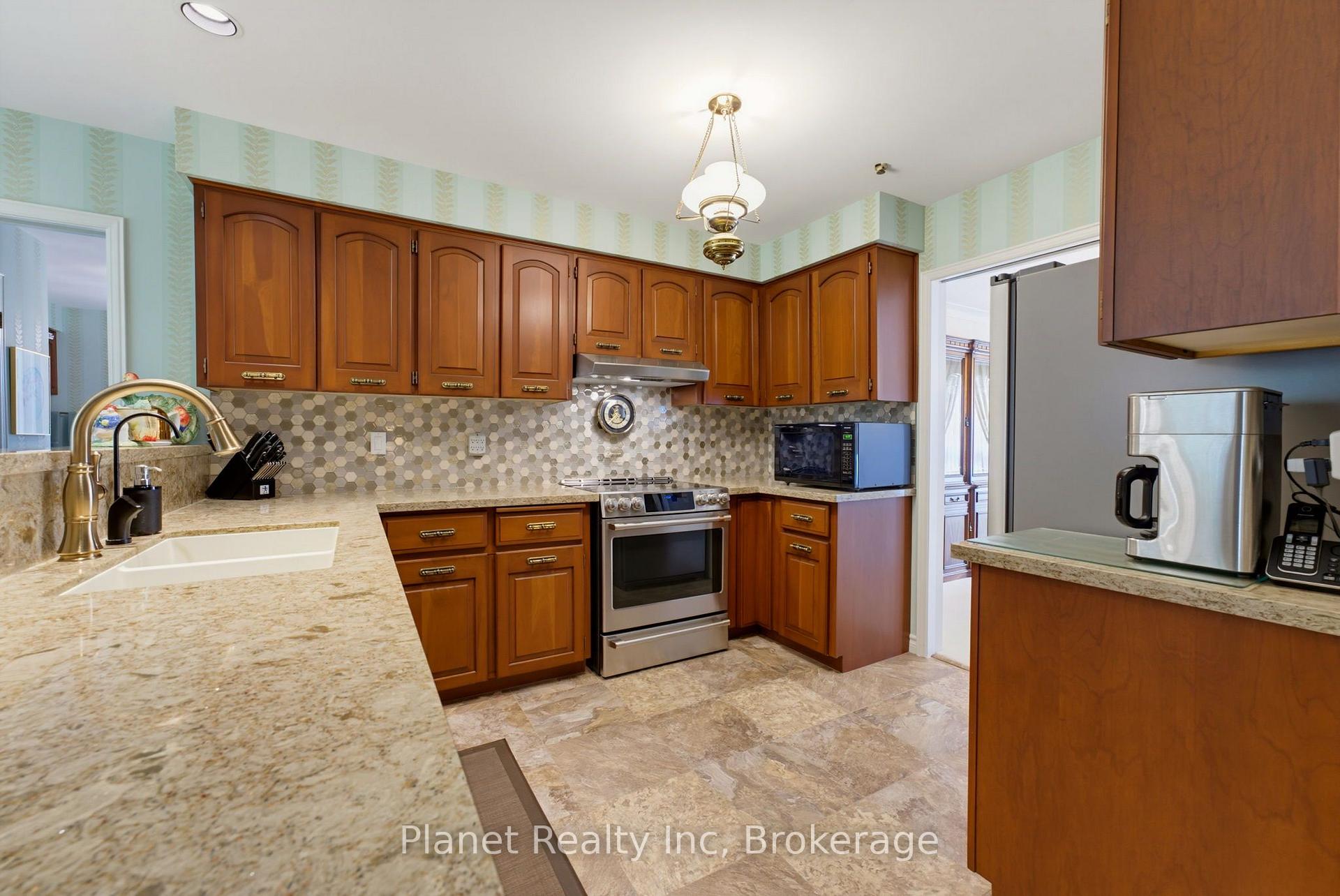 Photo 12 of 106 Thorndale Place, Waterloo, Maple Hills — HOMEH