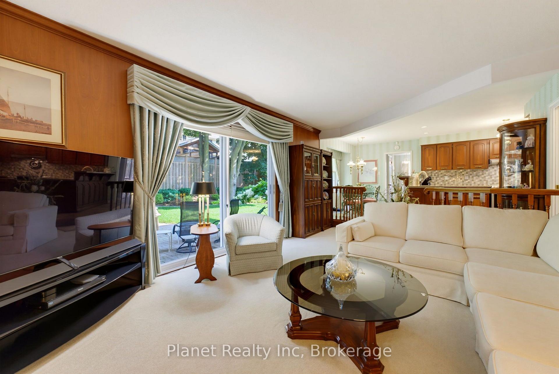 Photo 15 of 106 Thorndale Place, Waterloo, Maple Hills — HOMEH