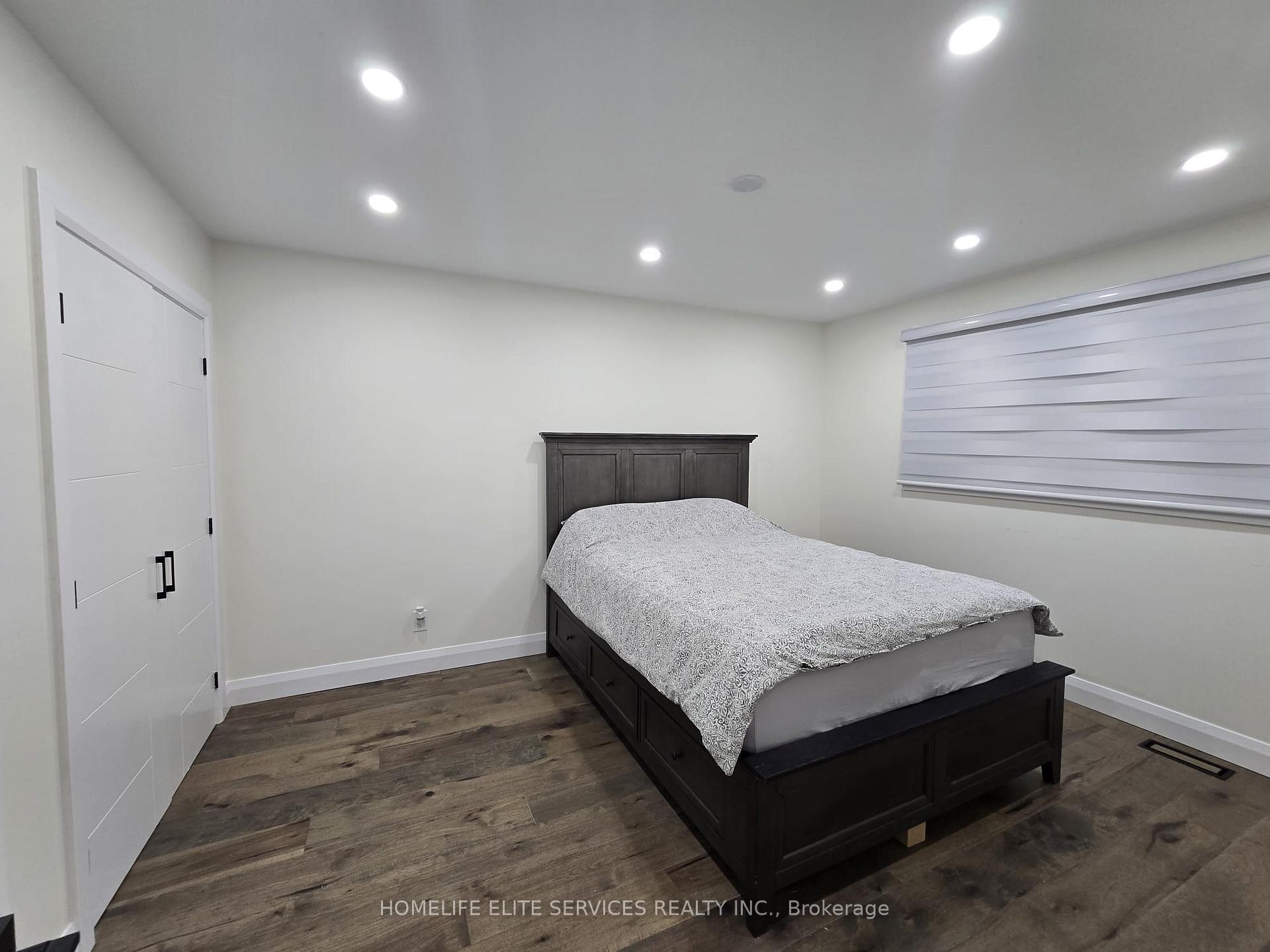 Photo 3 of 36 Manorglen Crescent, Scarborough, Agincourt South-Malvern West — HOMEH