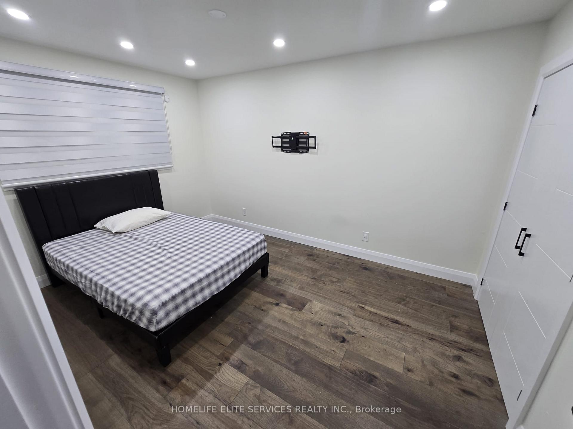 Photo 5 of 36 Manorglen Crescent, Scarborough, Agincourt South-Malvern West — HOMEH