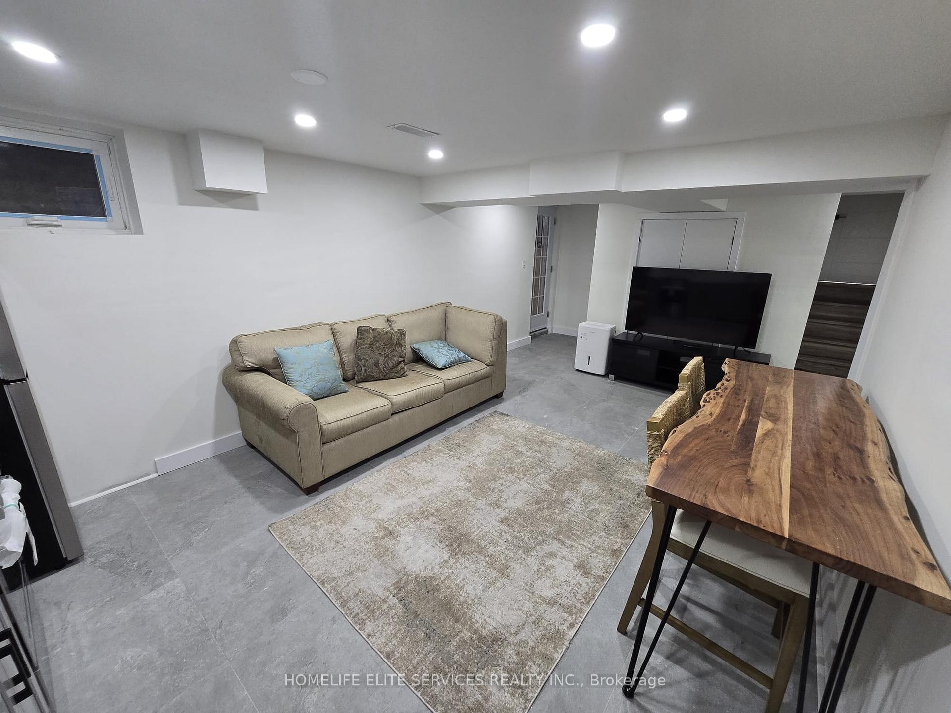 Photo 11 of 36 Manorglen Crescent, Scarborough, Agincourt South-Malvern West — HOMEH