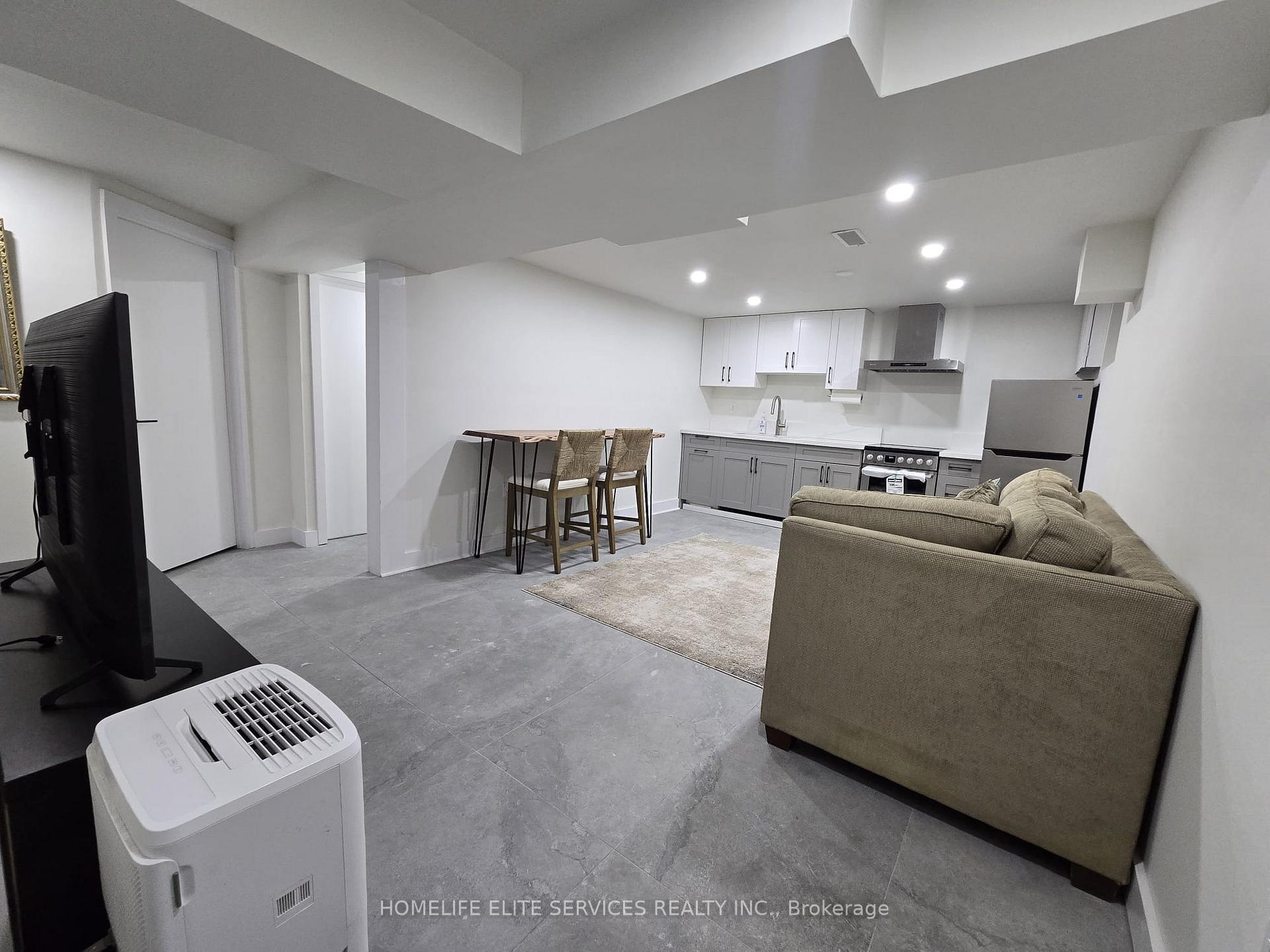 Photo 12 of 36 Manorglen Crescent, Scarborough, Agincourt South-Malvern West — HOMEH