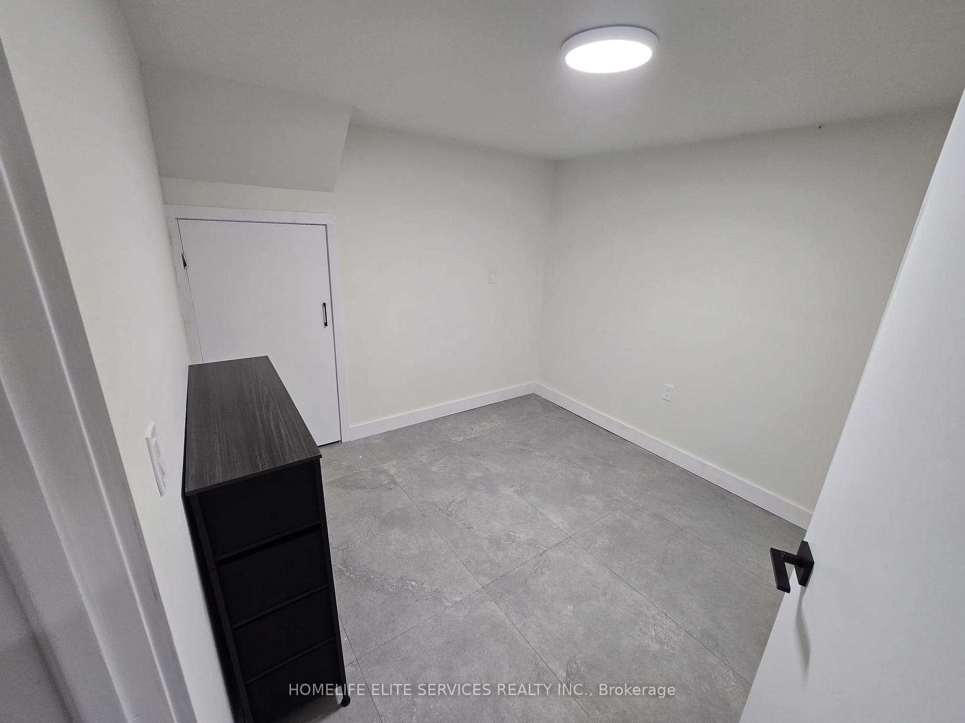 Photo 17 of 36 Manorglen Crescent, Scarborough, Agincourt South-Malvern West — HOMEH