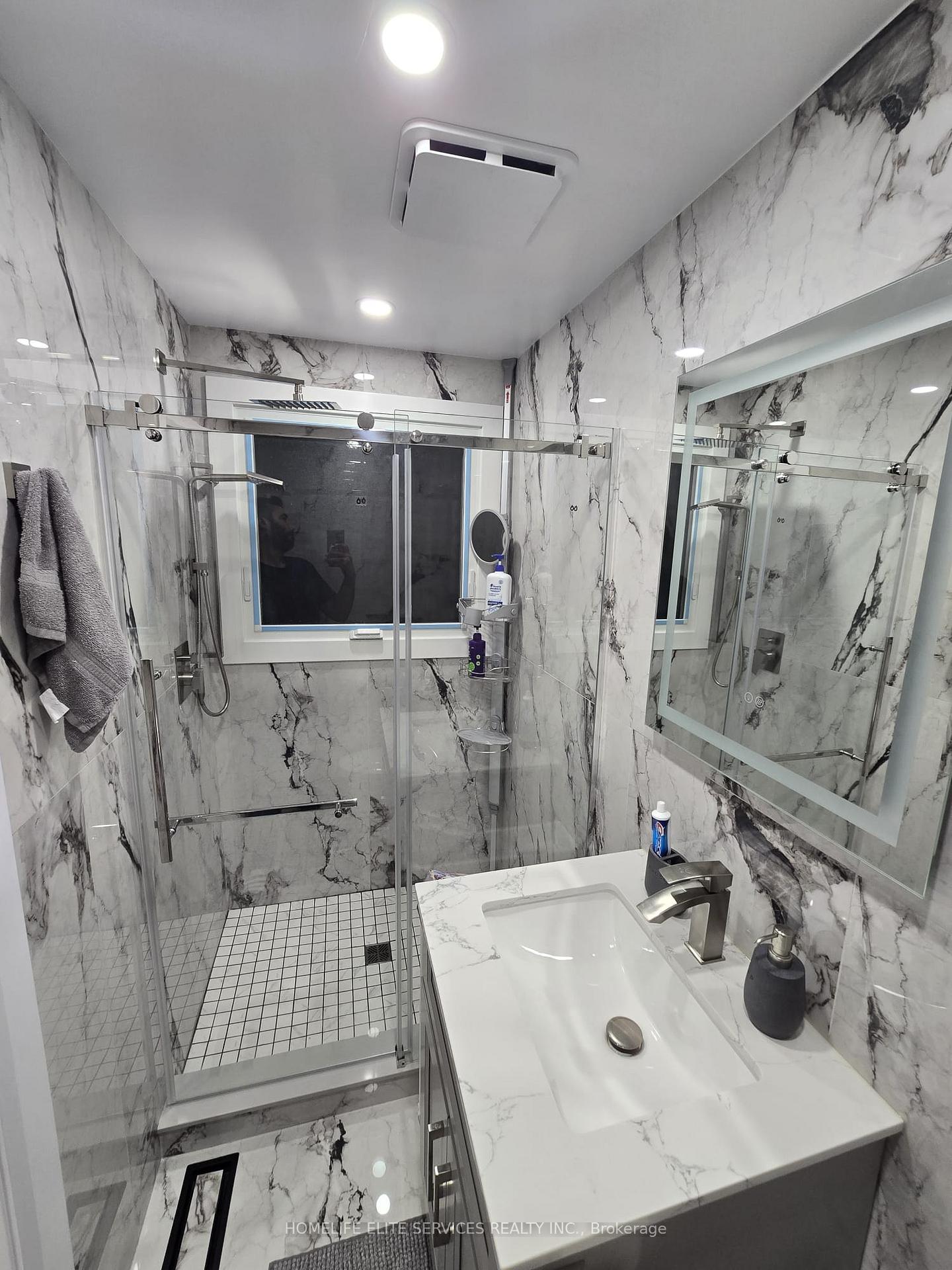 Photo 18 of 36 Manorglen Crescent, Scarborough, Agincourt South-Malvern West — HOMEH