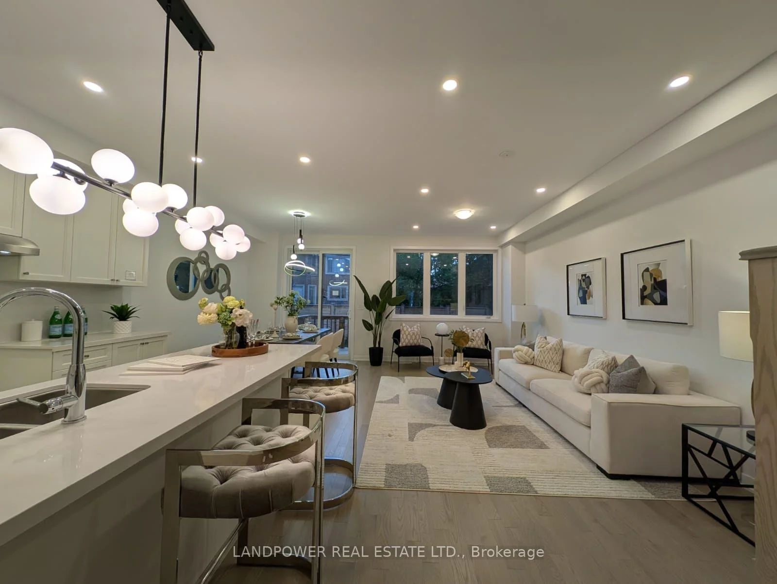 Photo 4 of 162 Anna Russell Way, Markham, Unionville — HOMEH