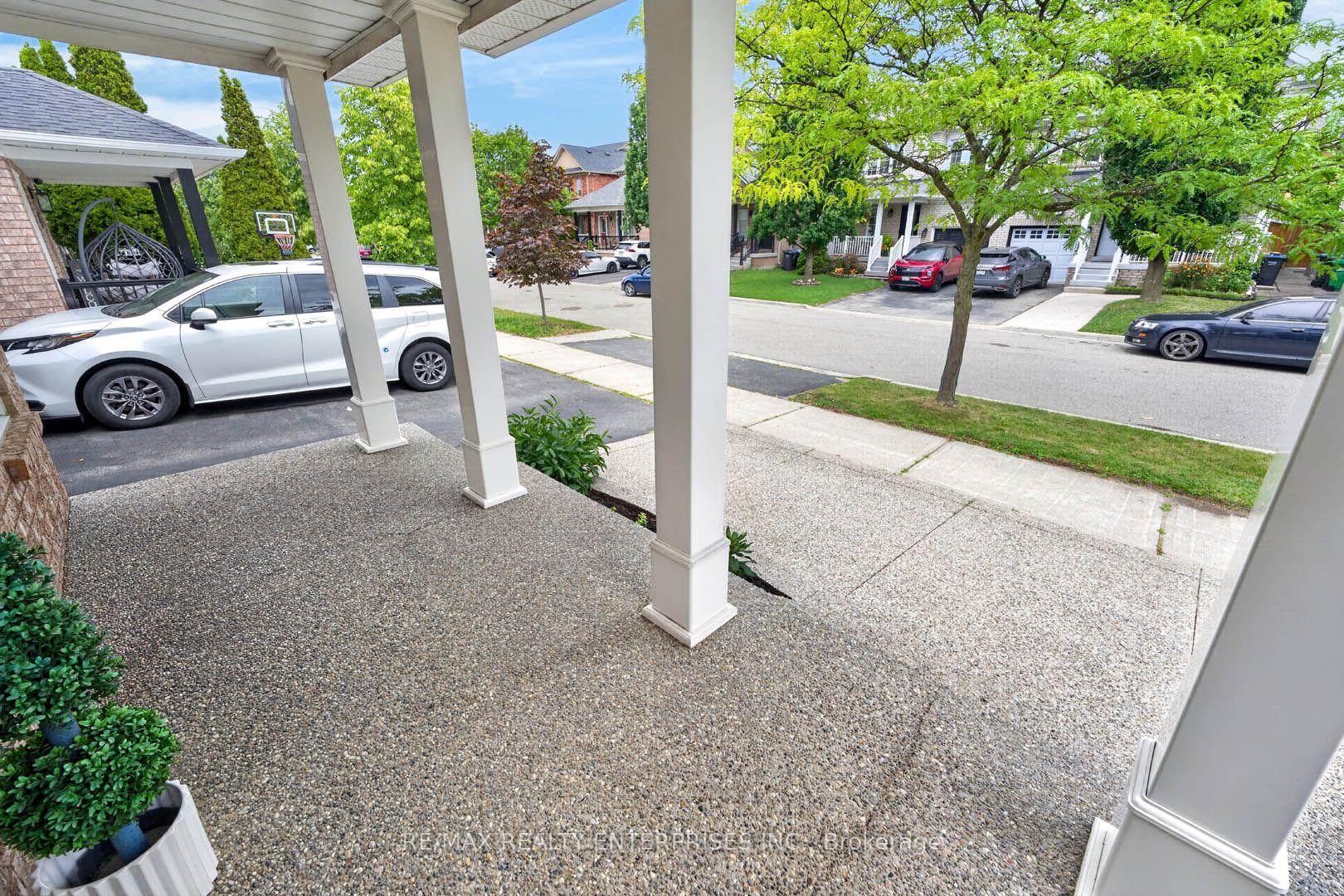 Photo 3 of 3877 Barley Trail, Mississauga, Churchill Meadows — HOMEH