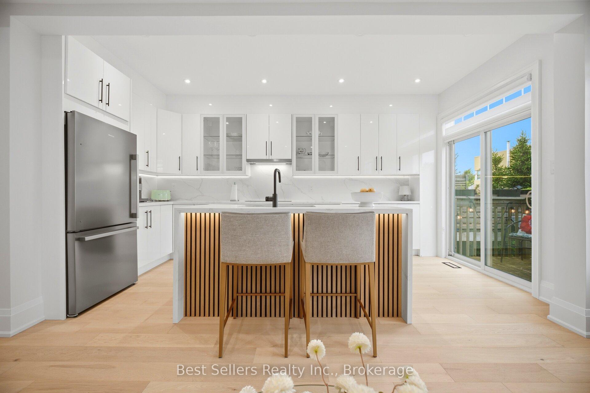 Photo 7 of 75 Cathedral Court, Hamilton, Waterdown — HOMEH