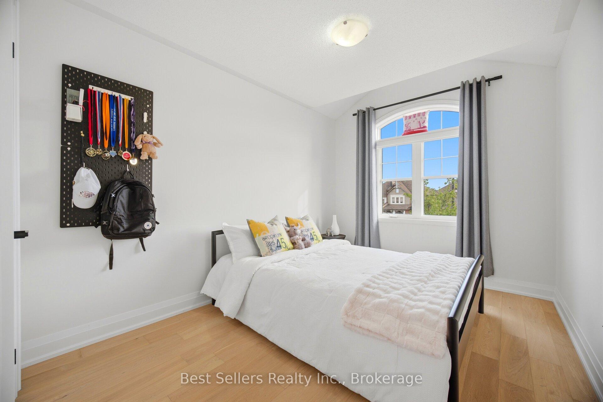 Photo 14 of 75 Cathedral Court, Hamilton, Waterdown — HOMEH