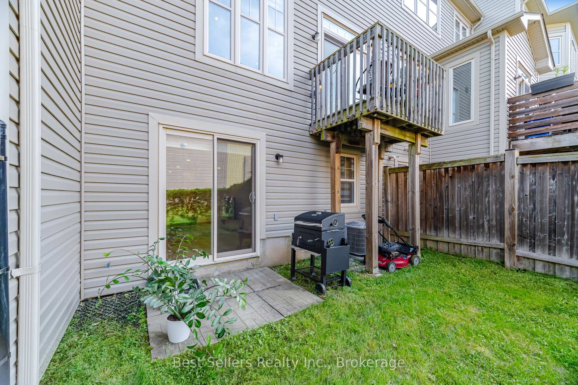 Photo 24 of 75 Cathedral Court, Hamilton, Waterdown — HOMEH