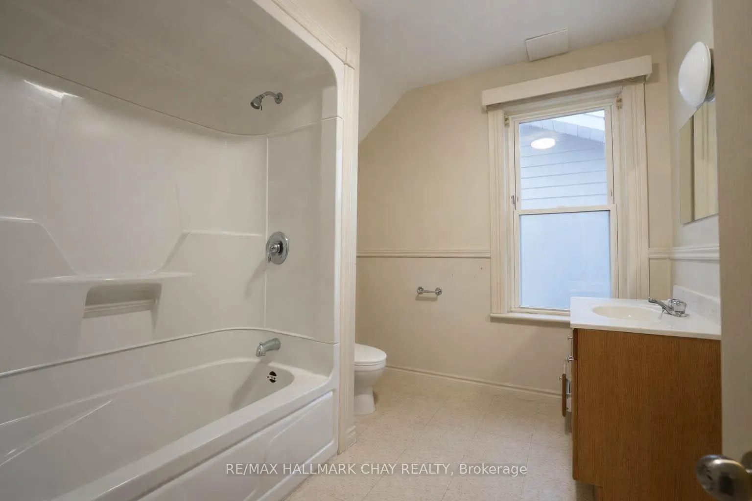 Photo 15 of 377 Hugel Avenue, Midland — HOMEH