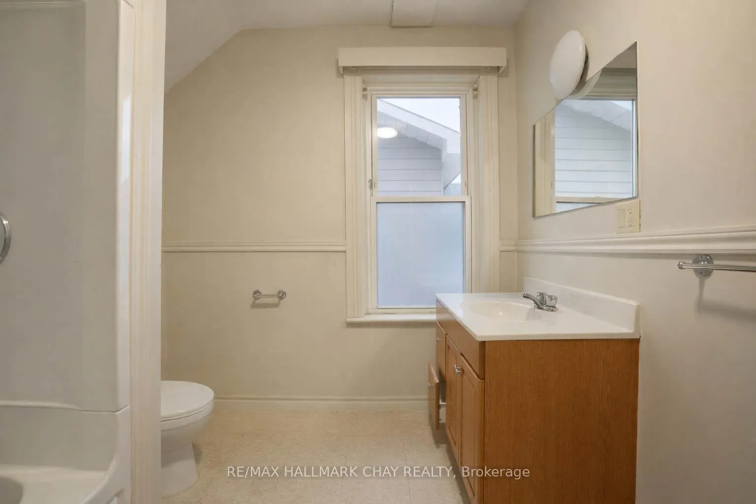 Photo 16 of 377 Hugel Avenue, Midland — HOMEH