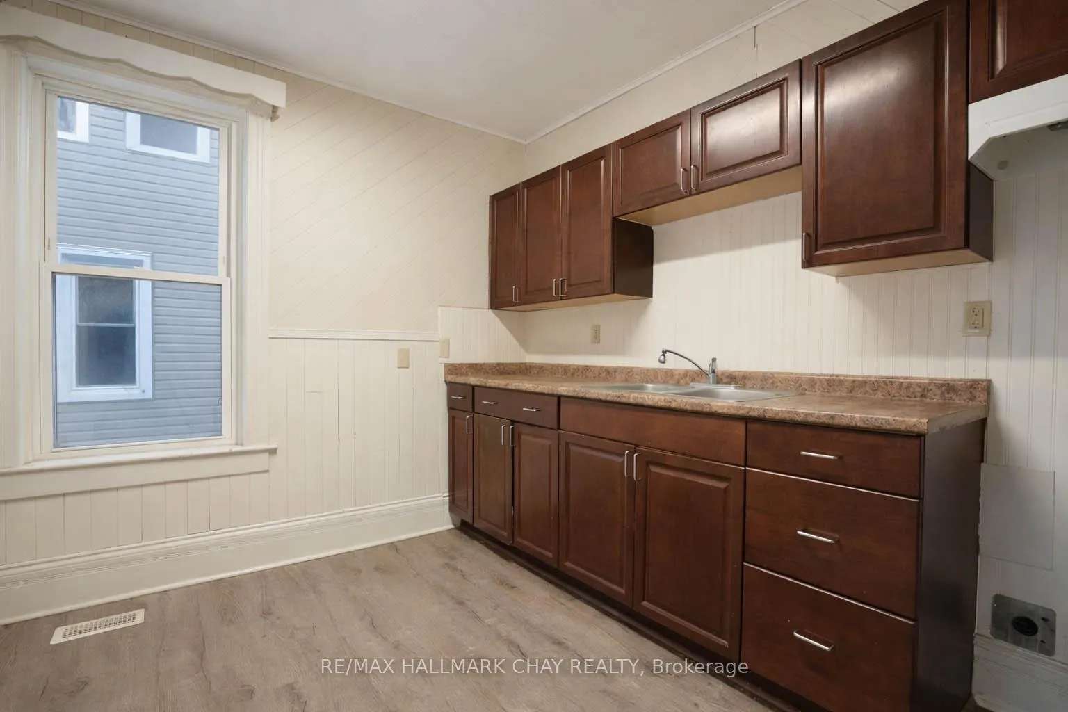 Photo 24 of 377 Hugel Avenue, Midland — HOMEH
